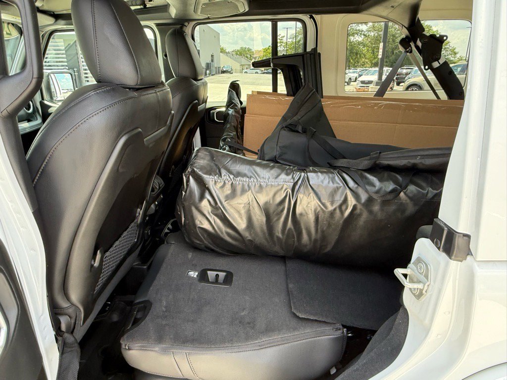 2024 Jeep Wrangler Sahara photo 13