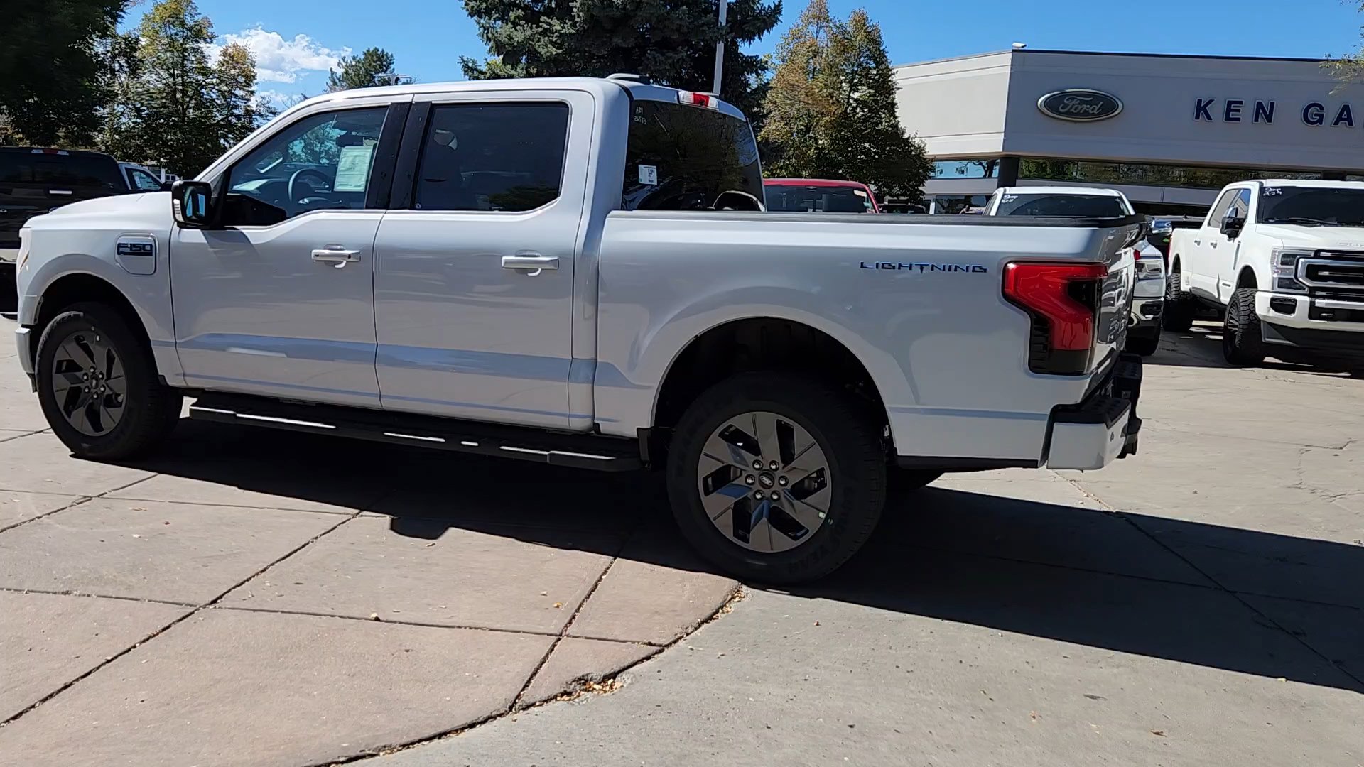 2025 Ford F-150 Lightning photo 4