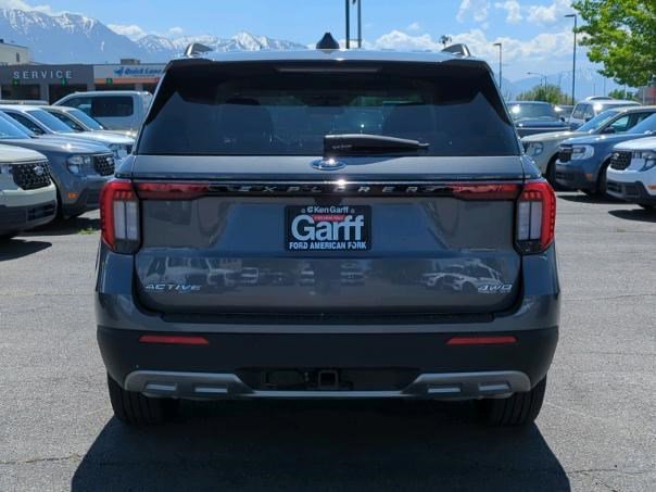 2025 Ford Explorer photo 4