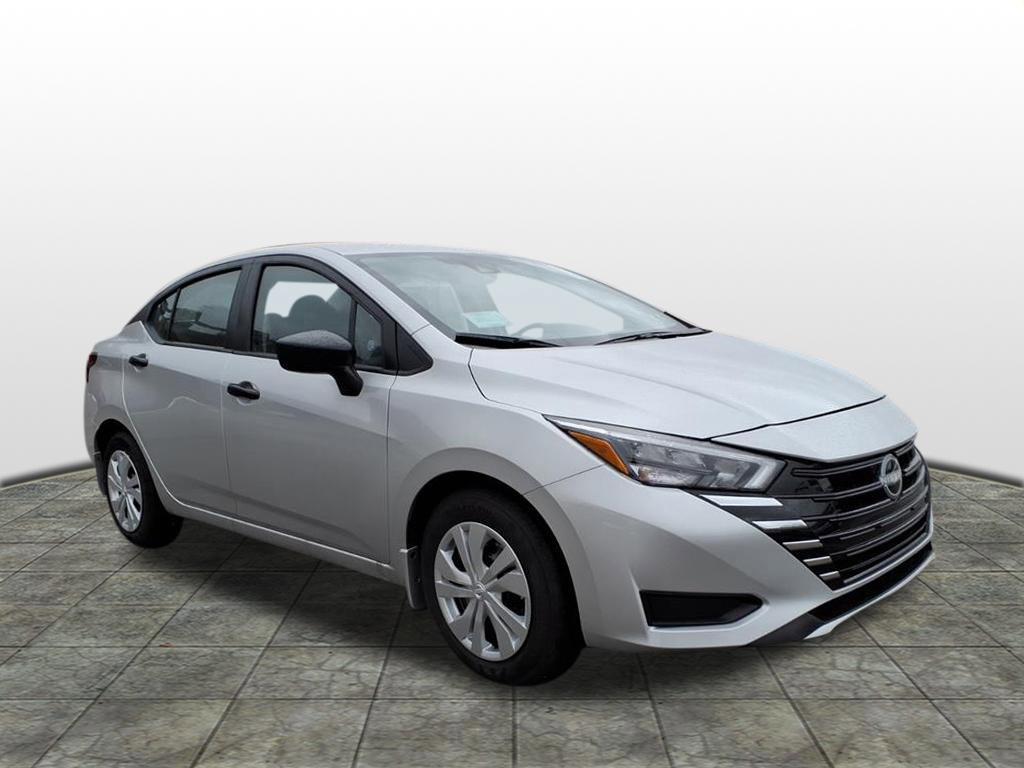 2025 Nissan Versa S's photo