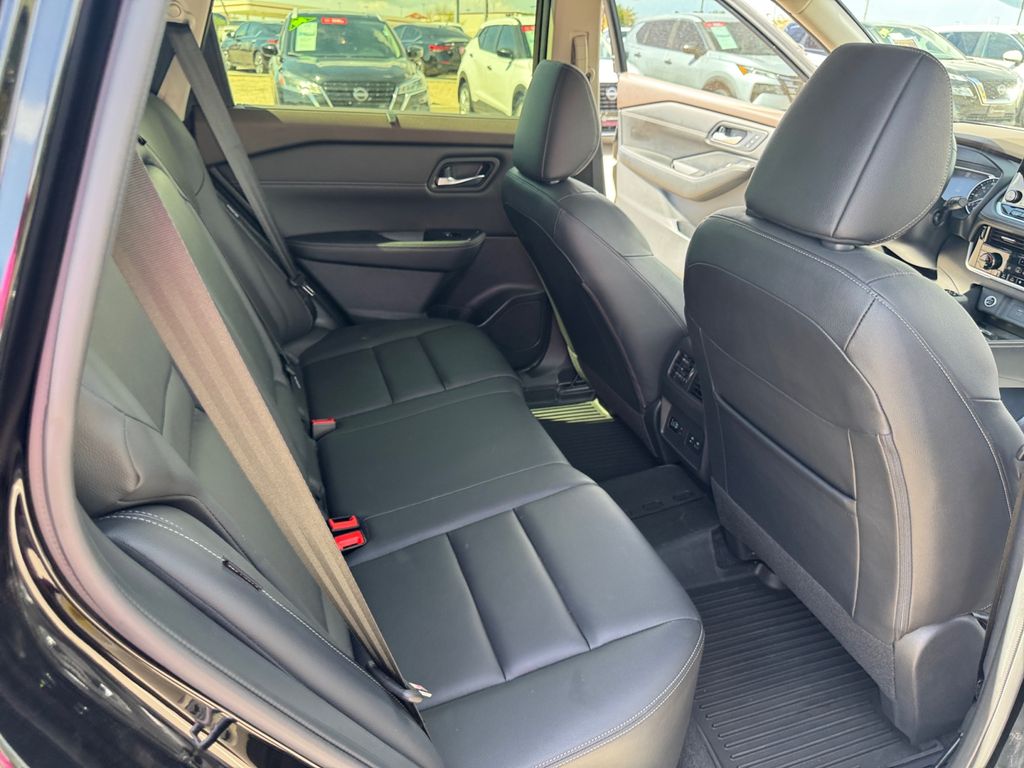2023 Nissan Rogue SL photo 17