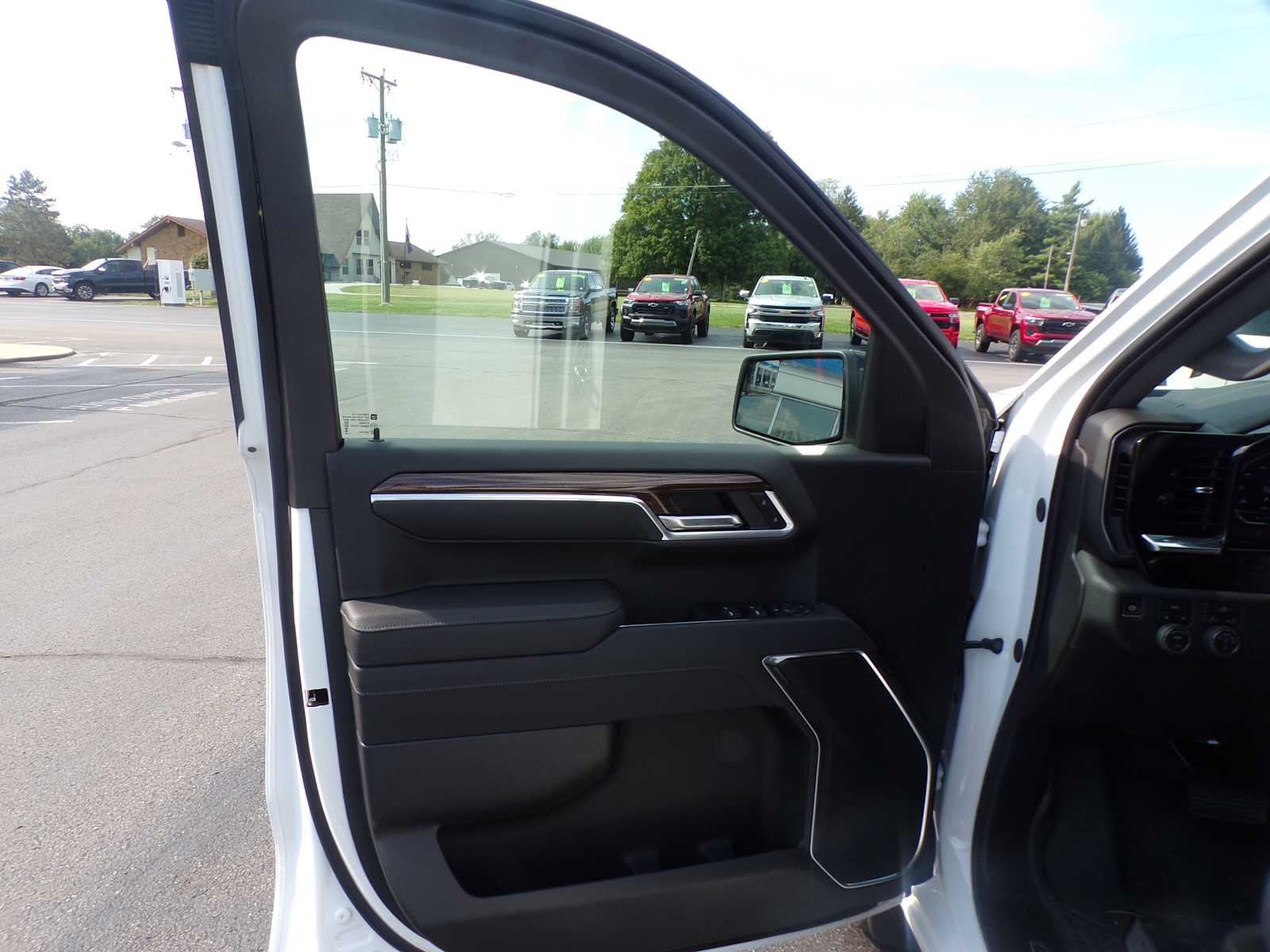 2025 Chevrolet Silverado 1500 RST photo 6