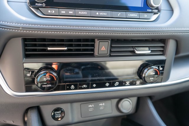 2026 Nissan Rogue SV photo 18