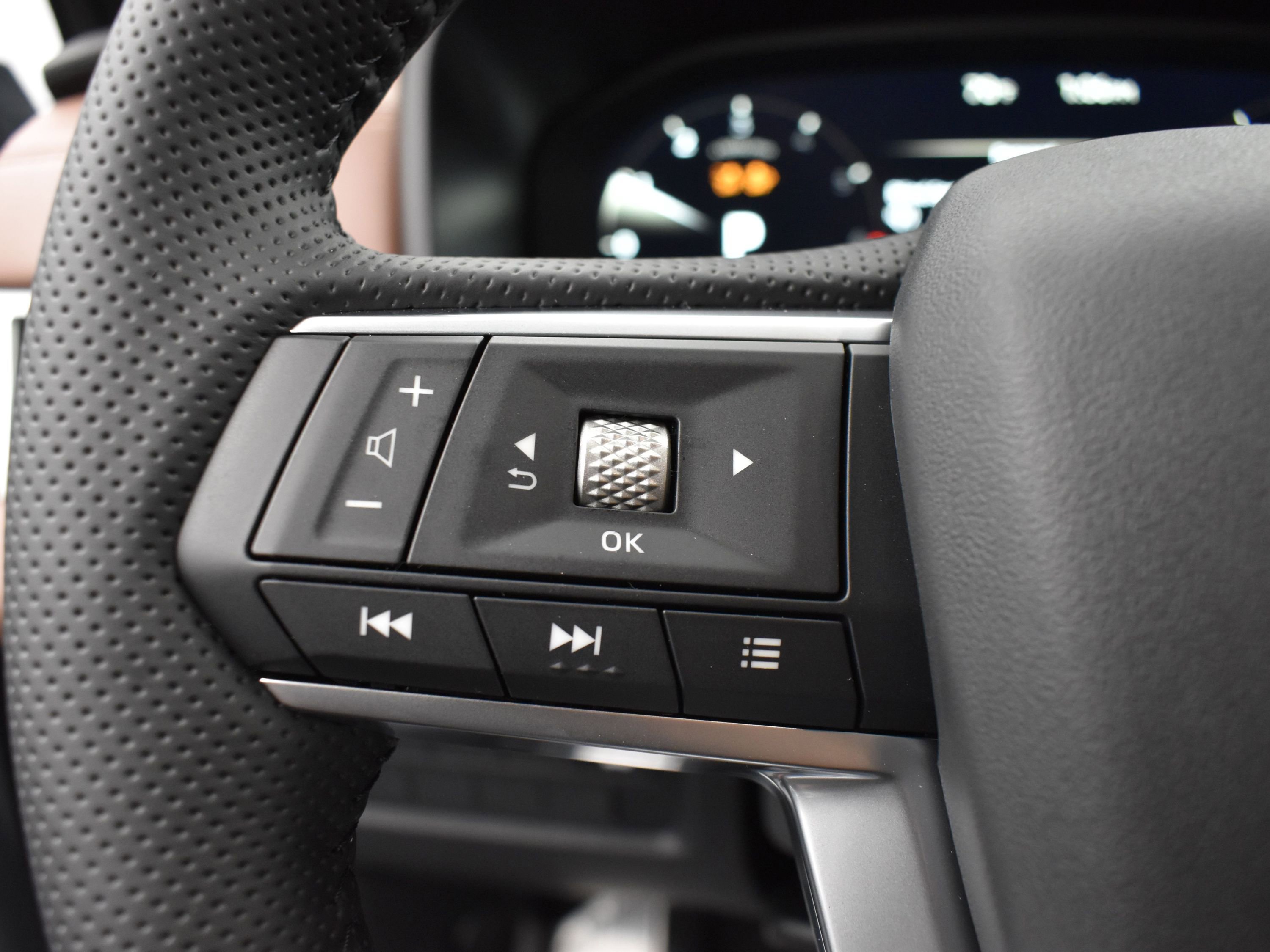2025 Mitsubishi Outlander SEL photo 10