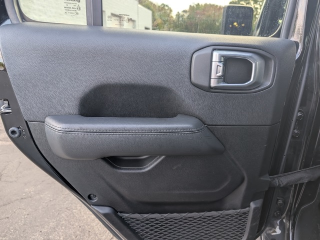 2022 Jeep Wrangler Unlimited Sahara photo 22