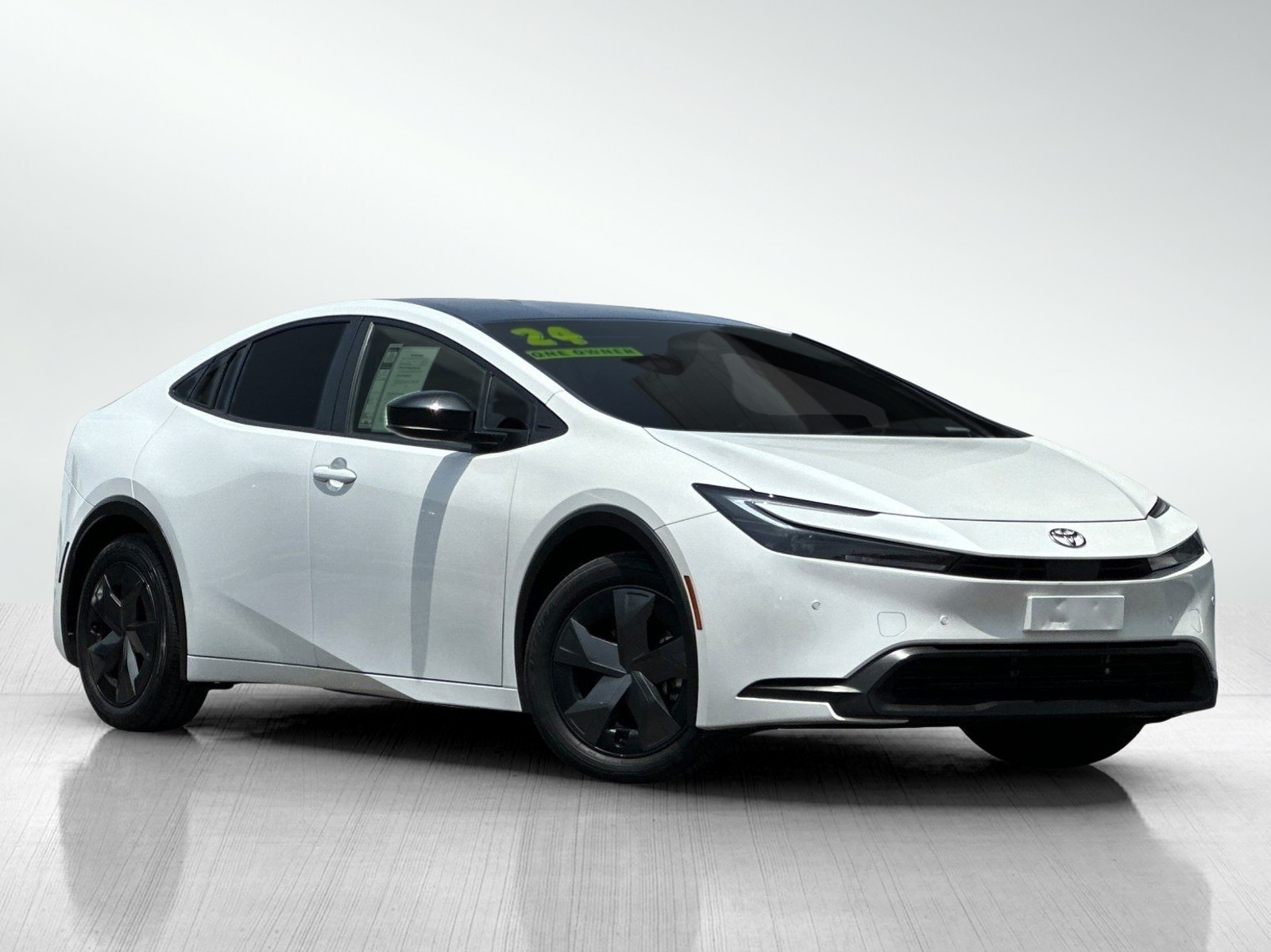 2024 Toyota Prius LE photo 2