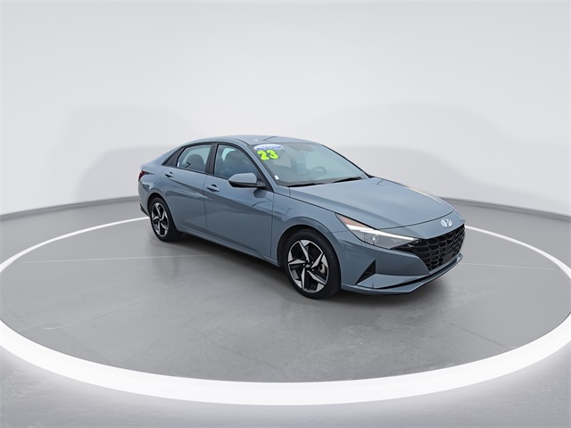 2023 Hyundai Elantra SEL photo 2