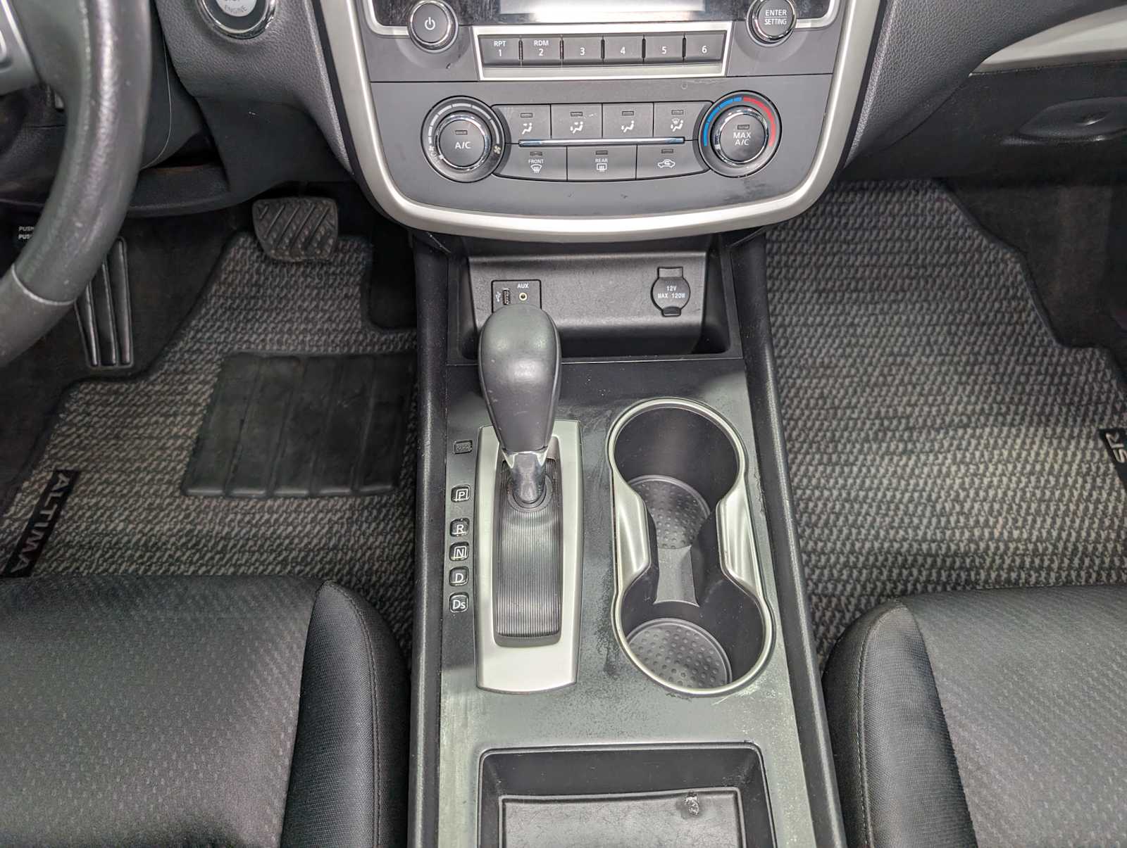 2016 Nissan Altima 2.5 SR photo 18