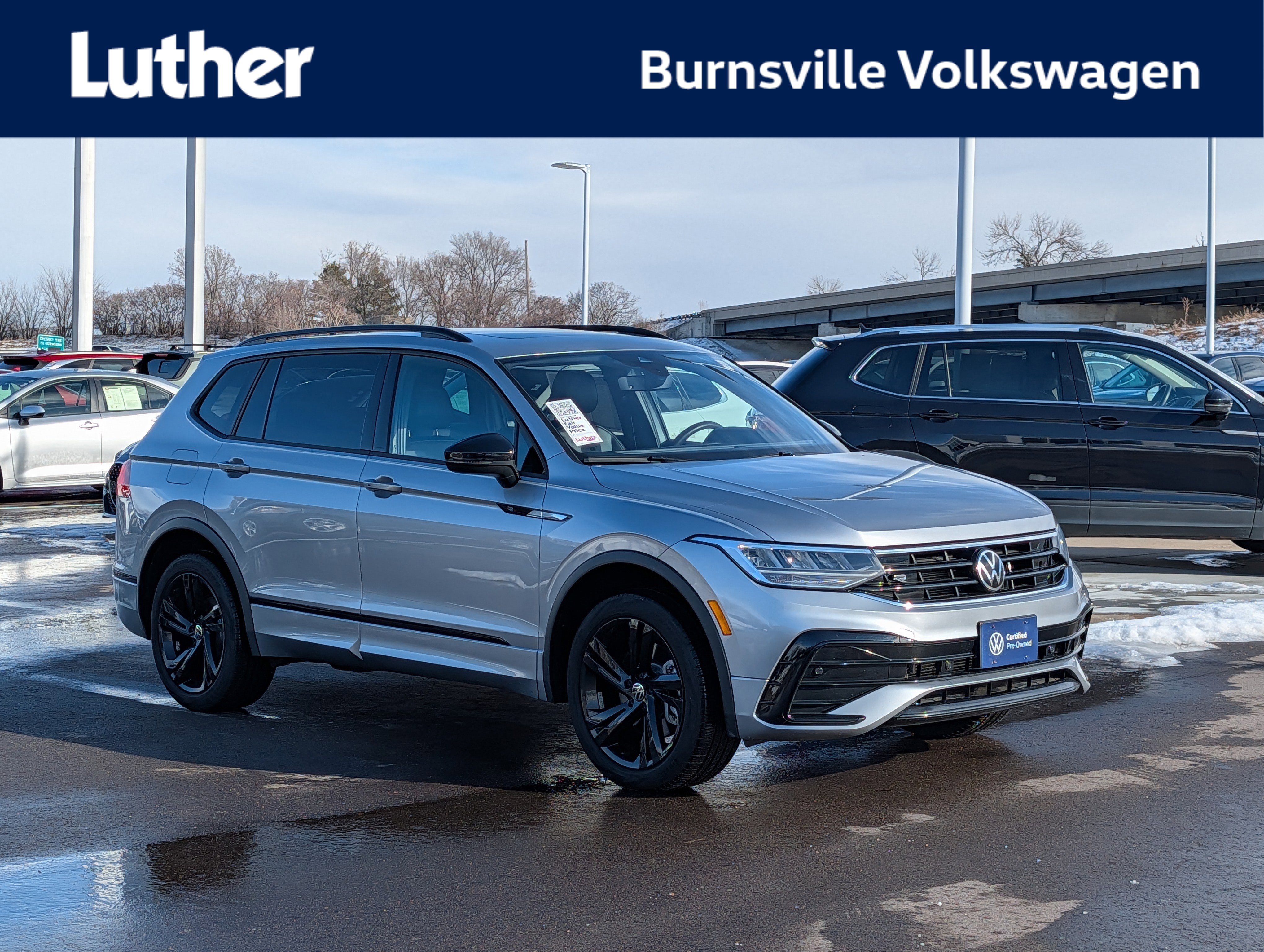 2024 Volkswagen Tiguan SE R-LINE BLACK's photo