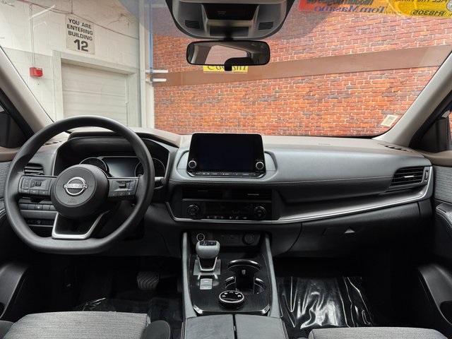 2023 Nissan Rogue SV photo 10