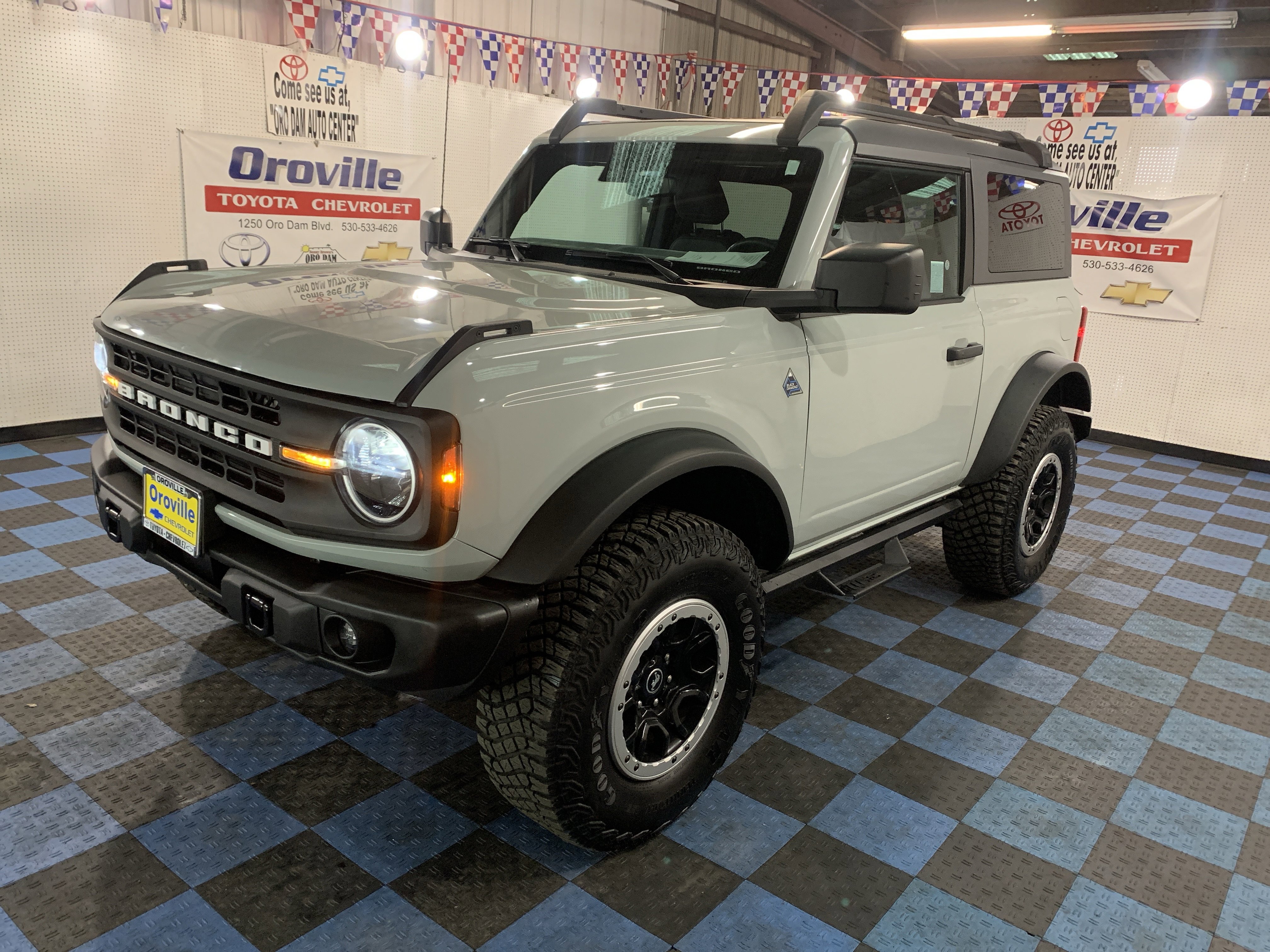 2023 Ford Bronco 2-Door Black Diamond's photo