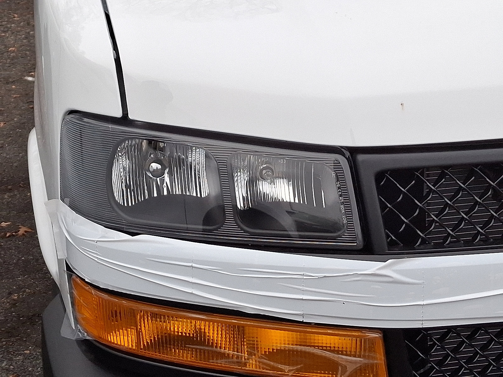 2025 Chevrolet Express Cargo 2500 photo 2