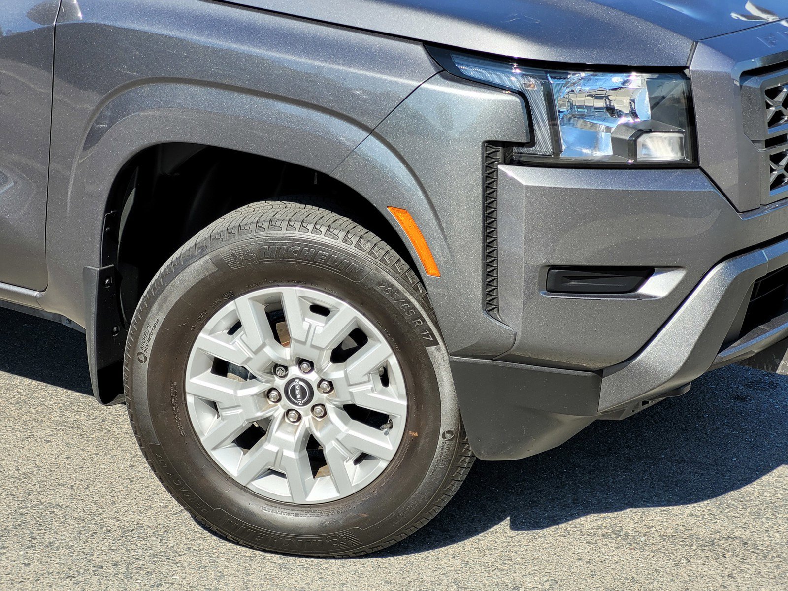 2023 Nissan Frontier SV photo 9