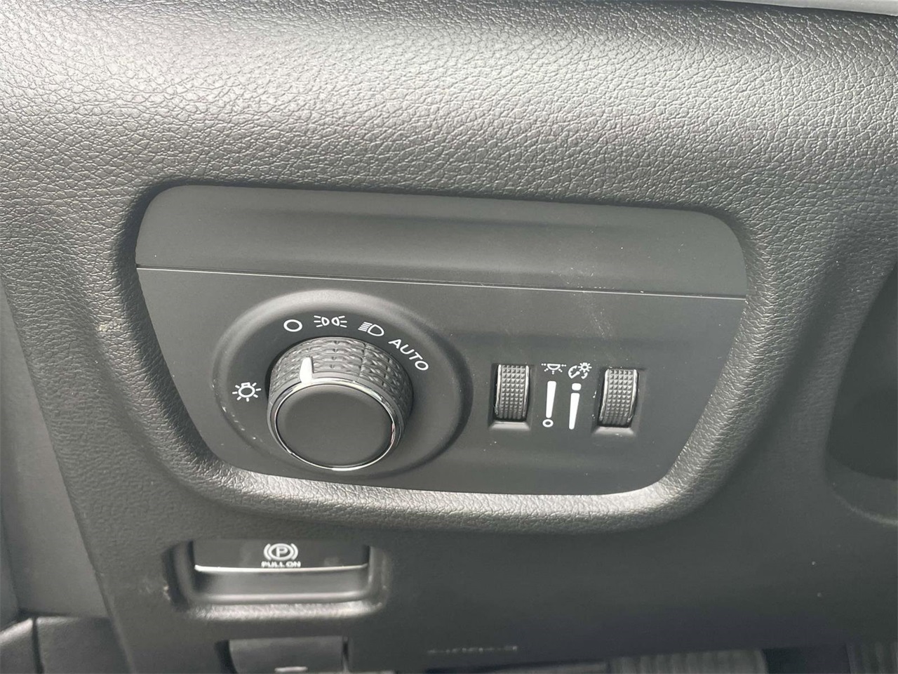 2025 Jeep Grand Cherokee Laredo photo 11