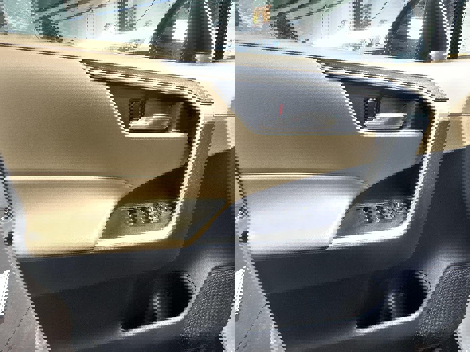 2022 Toyota RAV4 Hybrid XLE photo 19