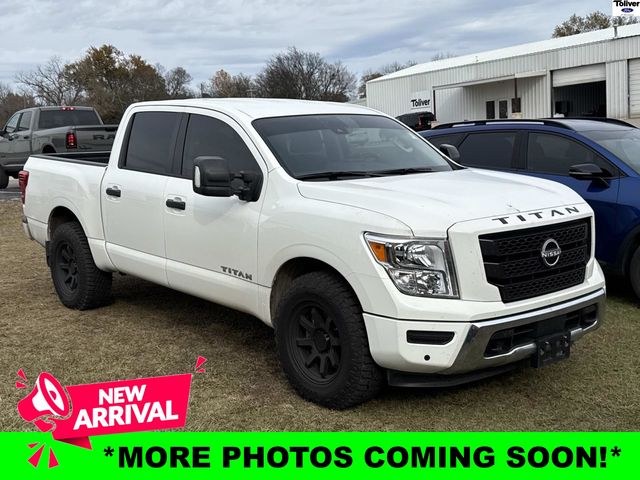 2024 Nissan Titan SV's photo