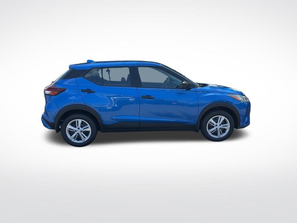 2025 Nissan Kicks Play S photo 3