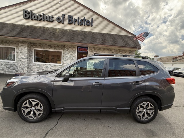 2021 Subaru Forester Premium photo 3