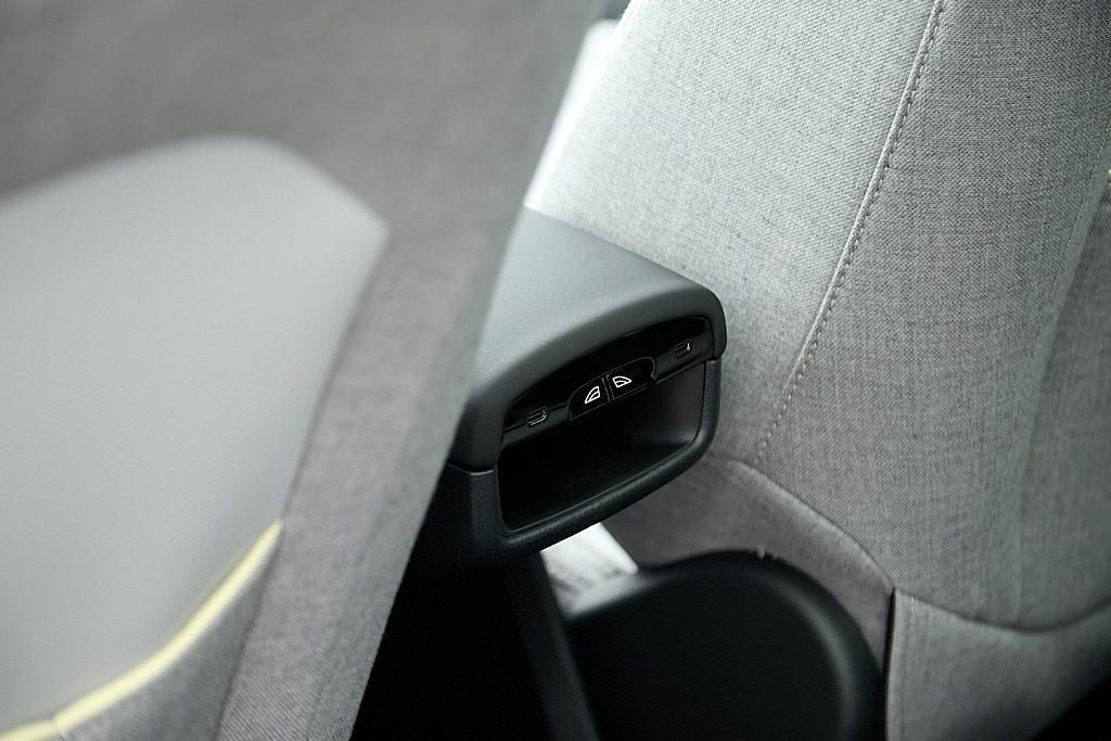 2026 VOLVO EX30 - Image 19