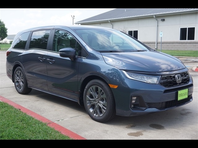 2026 Honda Odyssey Touring's photo