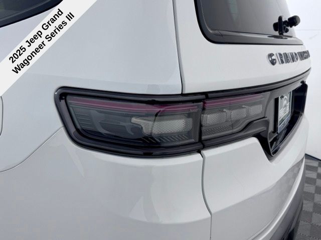 2025 Jeep Grand Wagoneer III photo 15