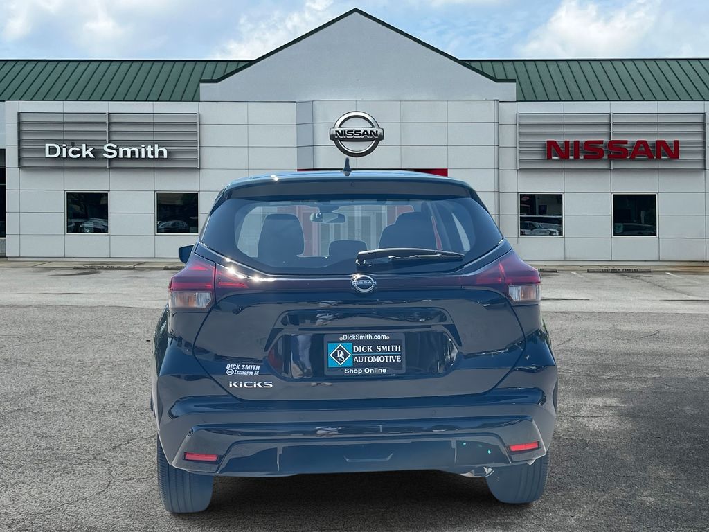 2025 Nissan Kicks Play S photo 3