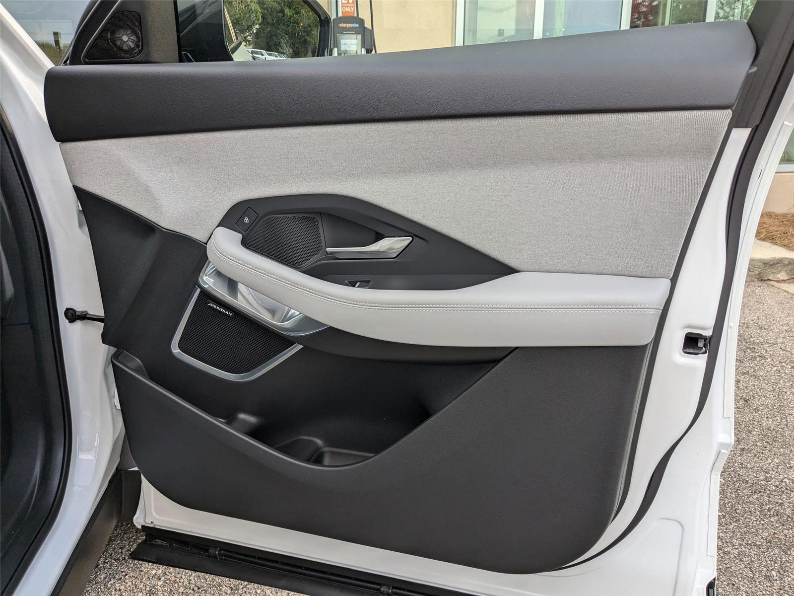 2024 Jaguar E-PACE R-Dynamic SE photo 32