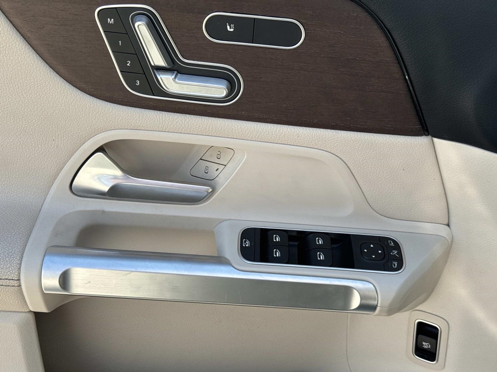 2020 Mercedes Benz GLB 250 photo 17