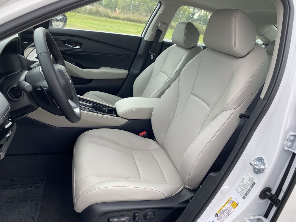 2025 Honda Accord Hybrid Touring photo 4