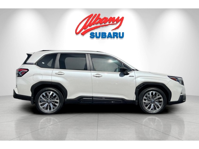 2025 Subaru Forester Touring photo 3