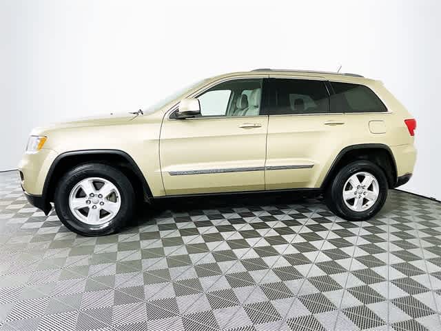 2011 Jeep Grand Cherokee Laredo photo 2