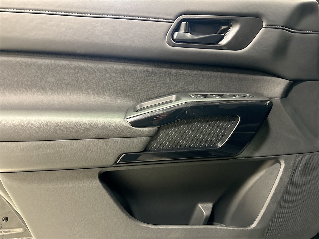 2025 Nissan Pathfinder SV photo 20