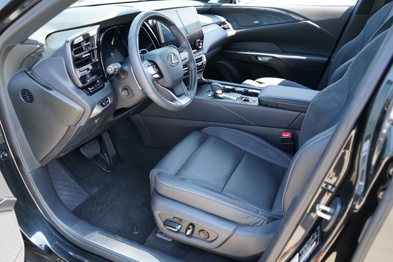 2023 Lexus RX 350h Luxury photo 11