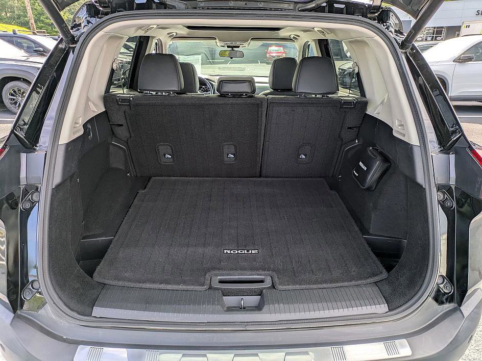 2021 Nissan Rogue SV photo 30