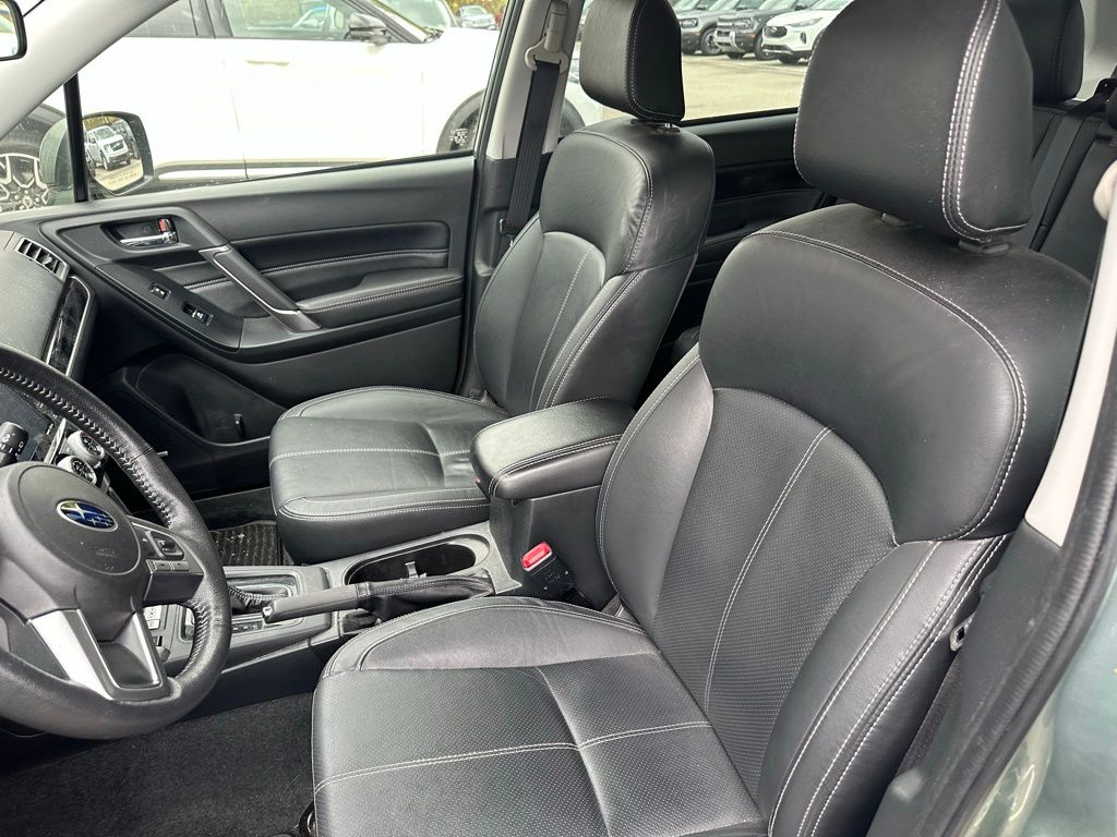2018 Subaru Forester 2.5i Touring photo 2