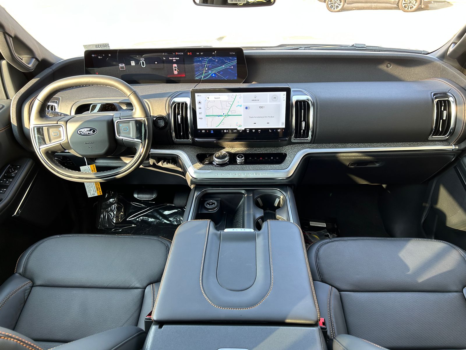 2025 Ford Expedition photo 3