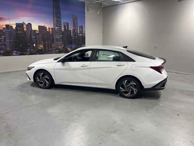 2025 Hyundai Elantra SEL Sport photo 4