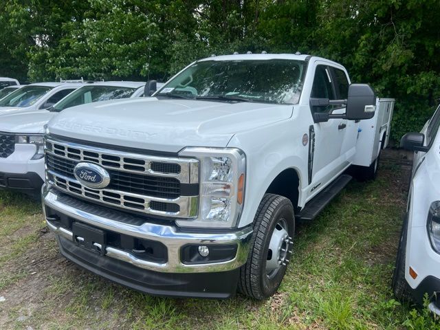 2025 Ford F-350 XL photo 2