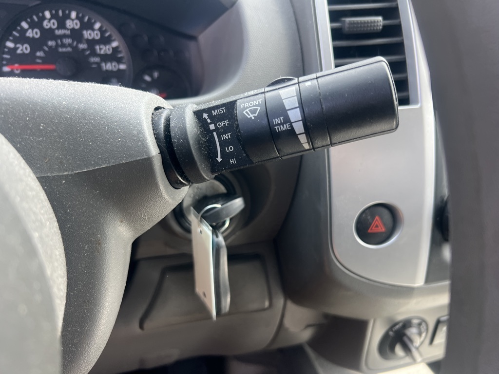 2015 Nissan Frontier SV photo 32