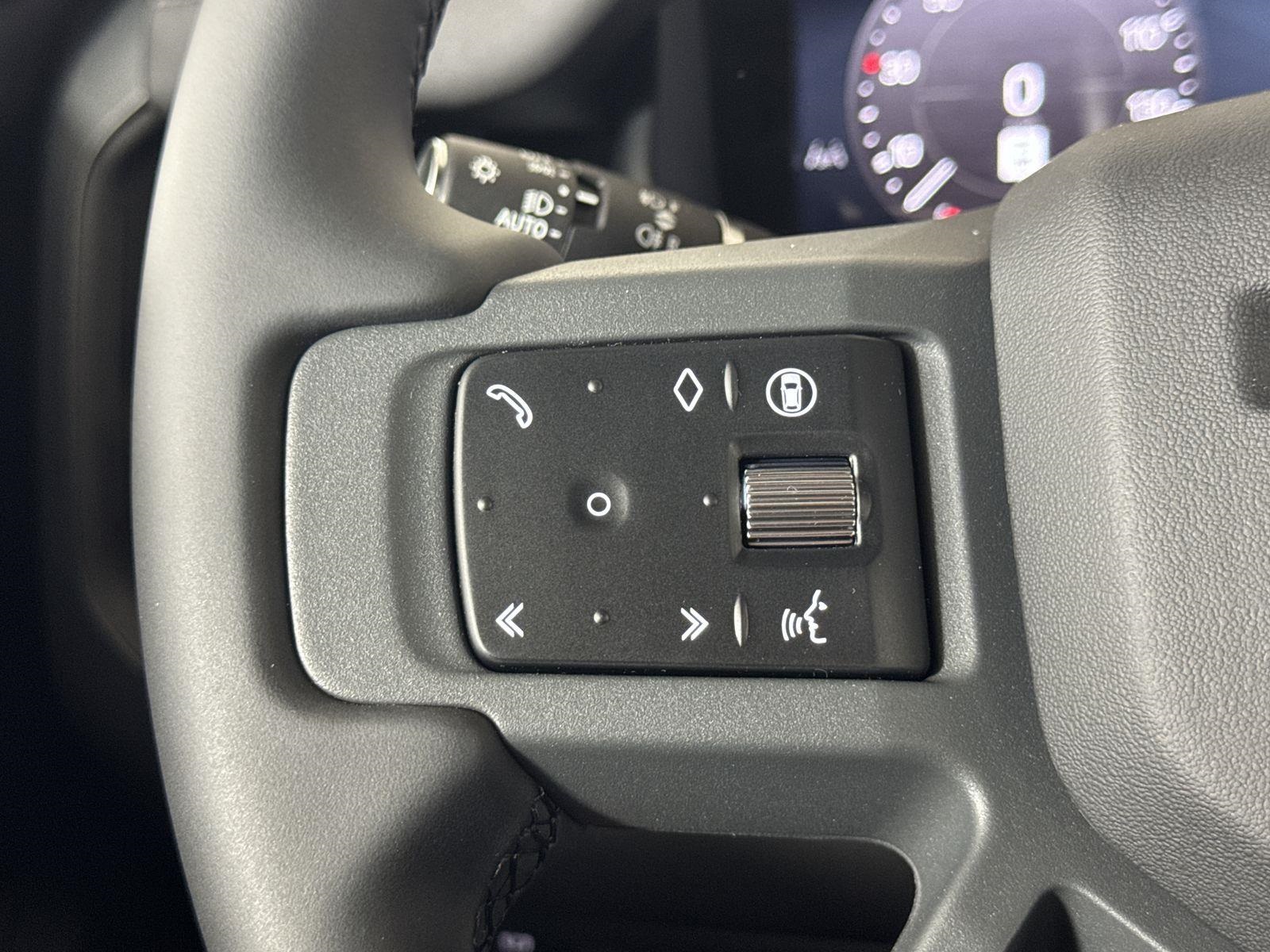 2025 Land Rover Defender 110 S photo 12