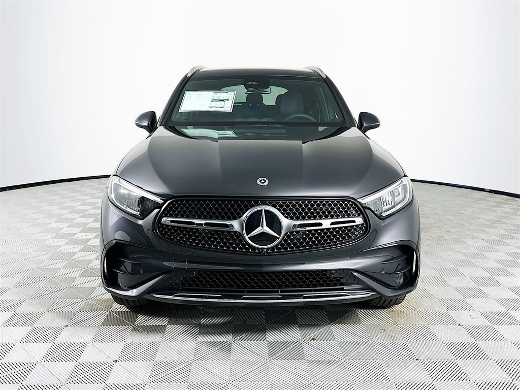 2025 Mercedes Benz GLC 300 photo 2
