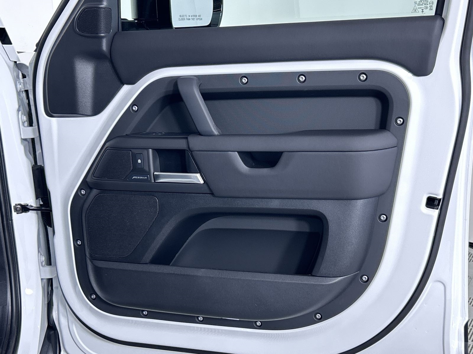 2025 Land Rover Defender 110 S photo 29