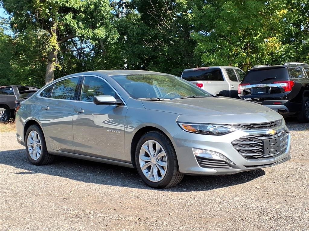 2025 Chevrolet Malibu 1LT photo 2
