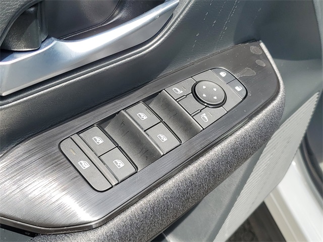 2025 Nissan Kicks SV photo 11