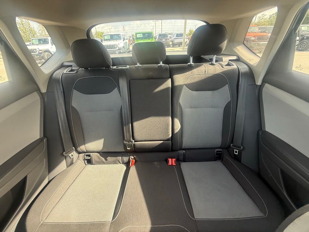 2022 Volkswagen Taos S photo 18