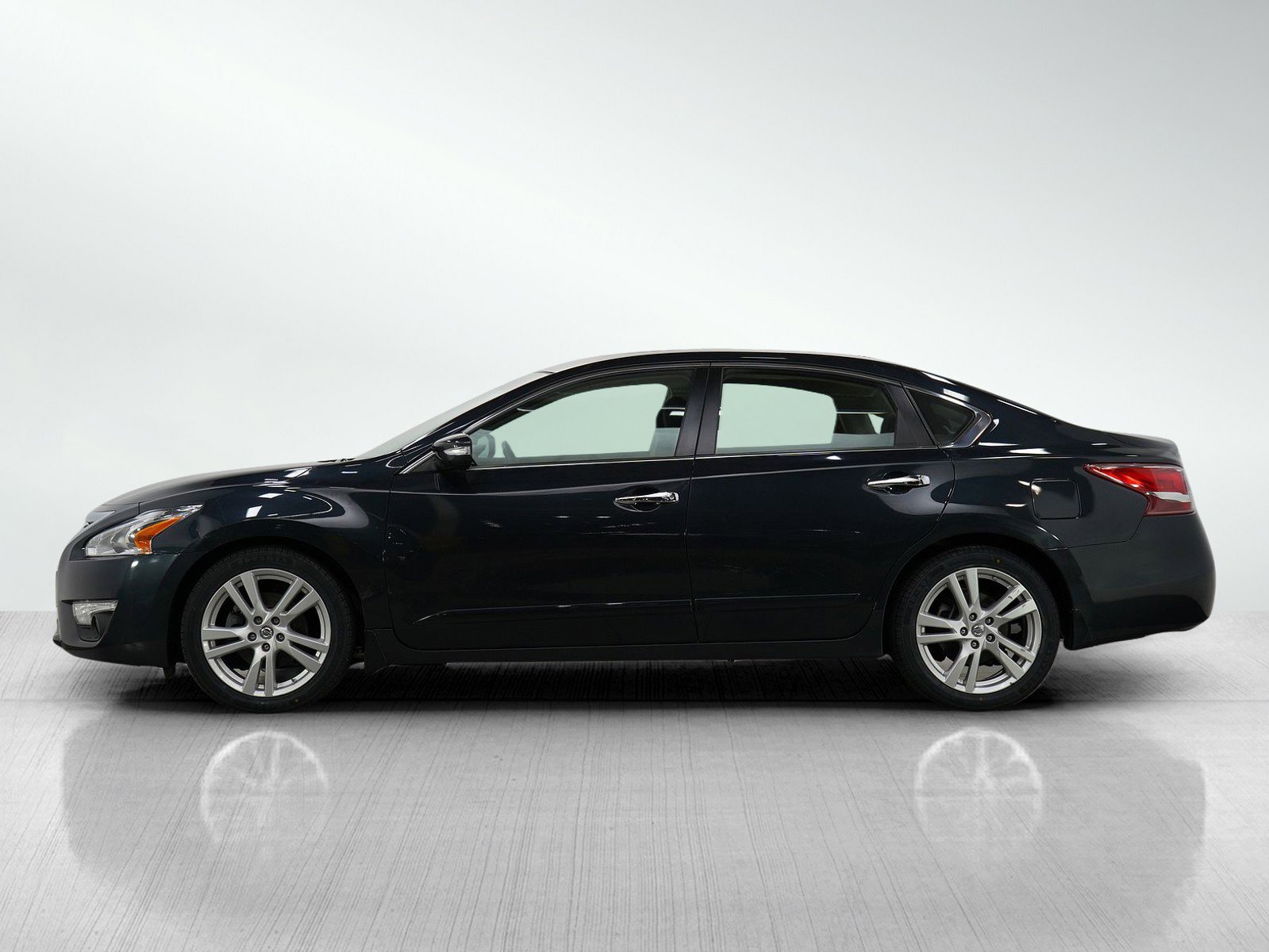 Used 2013 Nissan Altima Sedan S with VIN 1N4BL3AP4DN470768 for sale in White Bear Lake, Minnesota