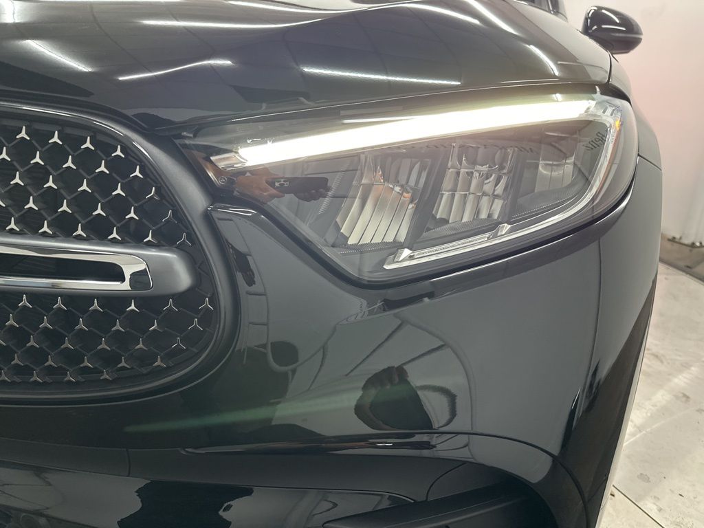 2025 Mercedes Benz GLC 300 photo 19