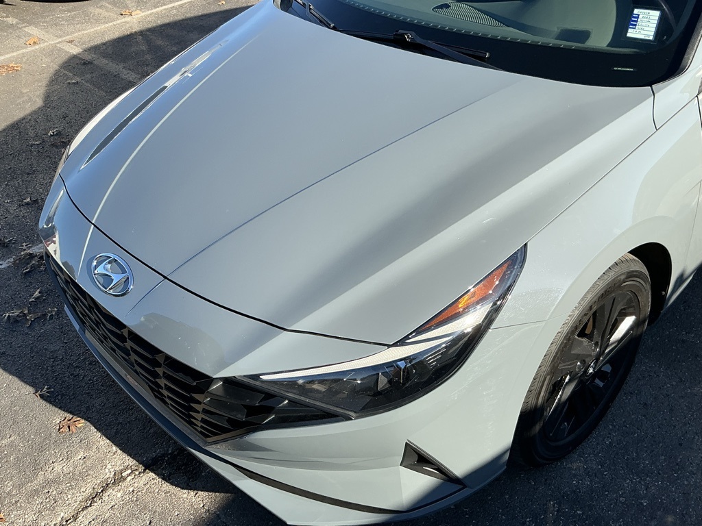 2021 Hyundai Elantra SEL photo 3