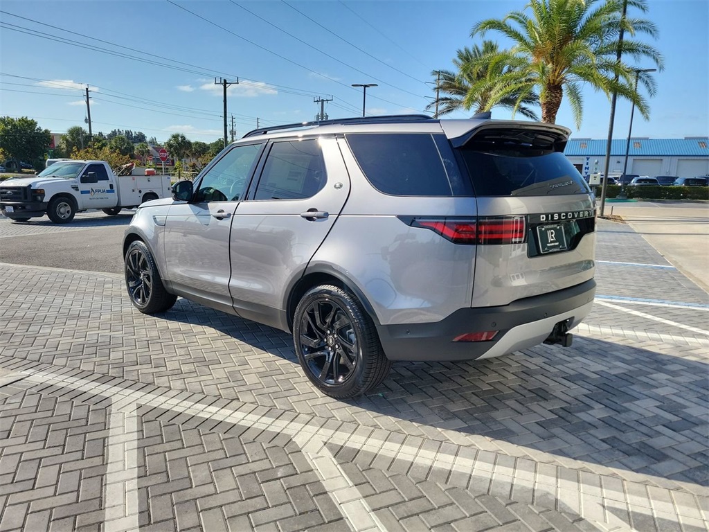 2025 Land Rover Discovery S photo 2