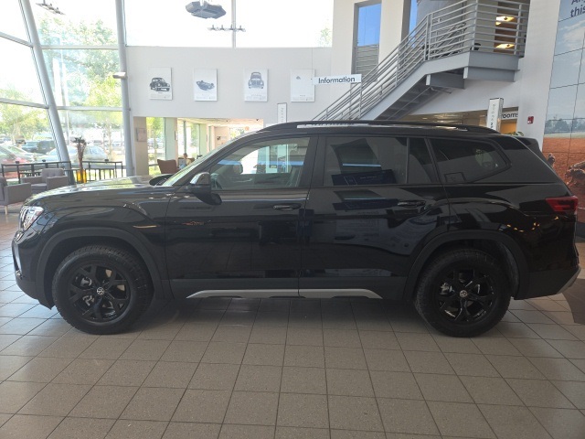 2025 Volkswagen Atlas Peak Edition SE photo 3